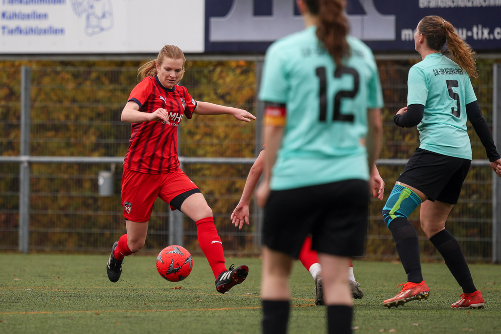 FCHWAS_251102_4954 | 1.FC Heidenheim 1846 II vs. SGM DJK-SV Wasseralfingen/Neuler, Fußball, Frauen, Bezirksliga, 2025/2026, 8. Spieltag, 02.11.2025 in Mergelstetten (Foto: Michael Bulling) - Realisiert mit Pictrs.com