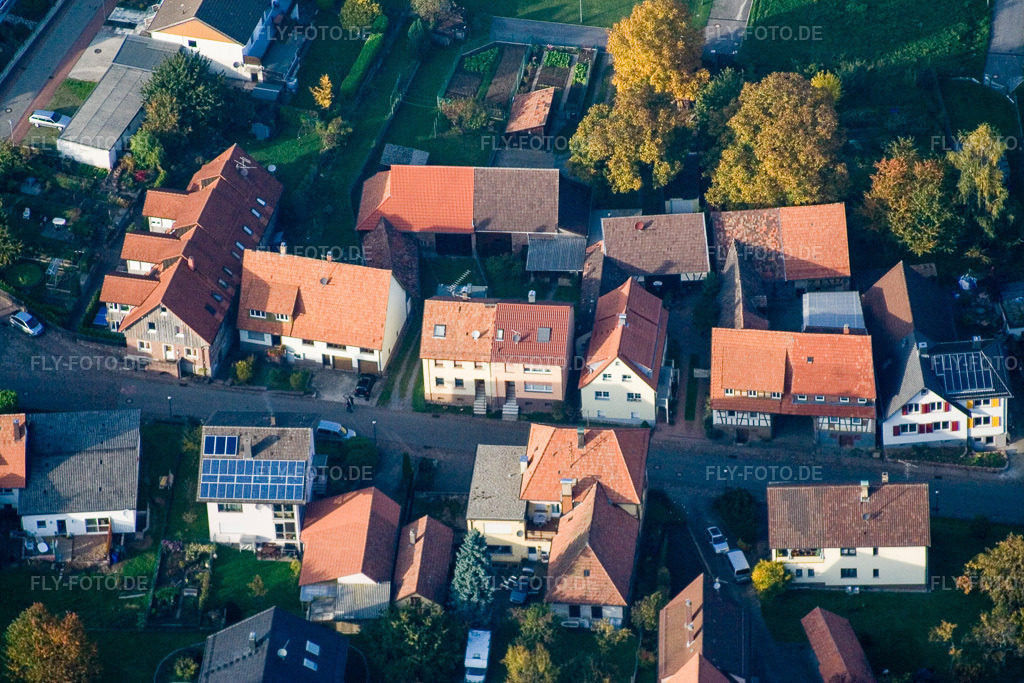 Luftbild: Lange Straße im Ortsteil Schluttenbach in Ettlingen im Bundesland Baden-Württemberg in Deutschland. Foto: IMG_14054.jpg vom 11.10.2008 durch Werner Riehm/FLY-FOTO.de