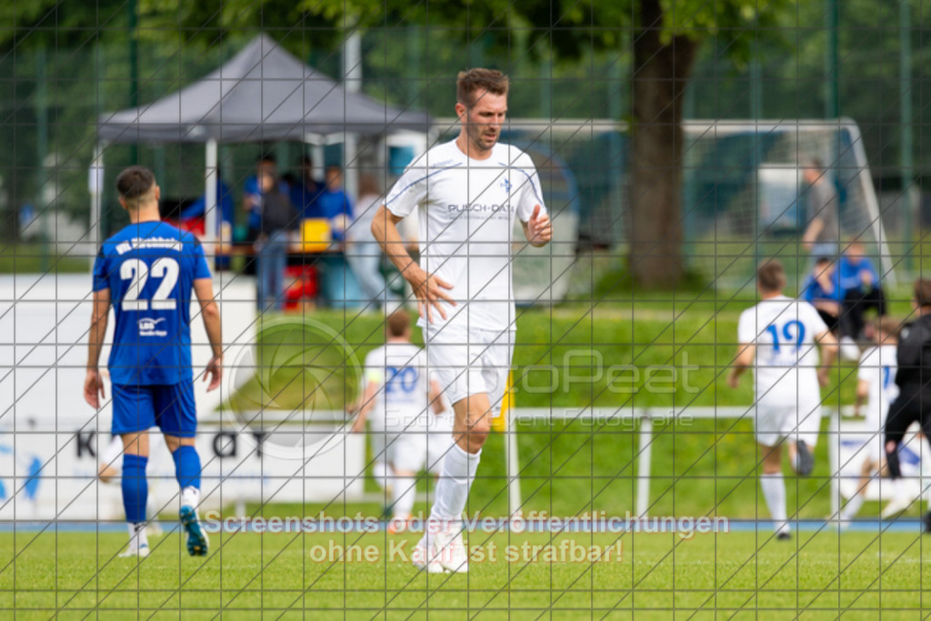 20250529_175609_0182 | #,  VfL Kirchheim (blau) vs. 1.FC Eislingen (weiß), Fußball, Bezirkspokal Finale - Bezirk Neckar/Fils, 2024/2025, Rasenplatz VfL Stadion Kirchheim, Jesinger Straße 105, 73230 Kirchheim, 29.05.2025 - 16:30 Uhr,Foto: PhotoPeet-Sportfotografie/Peter Harich