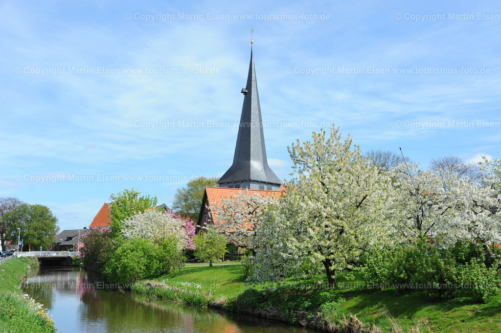 Jork Borstel Kirche_ELS_252712416d | Altes Land - Aufnahmedatum: 02.05.2010, Aufnahmehöhe:  m, Koordinaten:  - , Bildgröße: 4256 x  2832 Pixel - Copyright 2010 by Martin Elsen, Kontakt: Tel.: +49 157 74581206, E-Mail: info@schoenes-foto.deSchlagwörter:Altes Land - Realisiert mit Pictrs.com