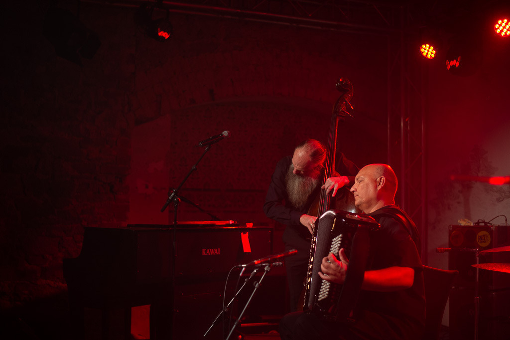 Tango meets Cuba | Tango meets Cuba mit den Klazz Brothers & Cuba Percussion im Forte Belvedere Leisnig zum Festival Hallo Leisnig 2022. - Realisiert mit Pictrs.com