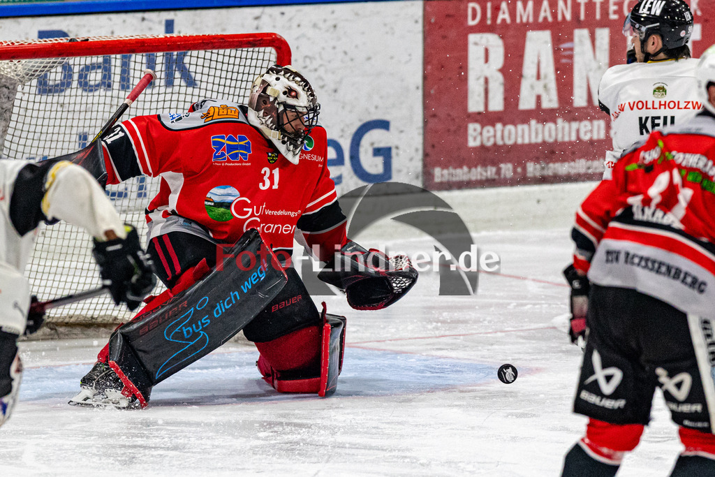 TSV Peißenberg Miners vs EA Schongau Mammuts | Eishockey Bayernliga 2023/2024, TSV Peißenberg Miners vs EA Schongau Mammuts, 20231215,
Korbinian SERTL (Miners Goali 31) in Aktion,
2023-12-15 in Peißenberg (Eisstadion)
31 Korbinian SERTL (Miners Goali 31), 98 Philipp KEIL (Mammuts 98)
Copyright: WolfgangxLindner foto-lindner.de