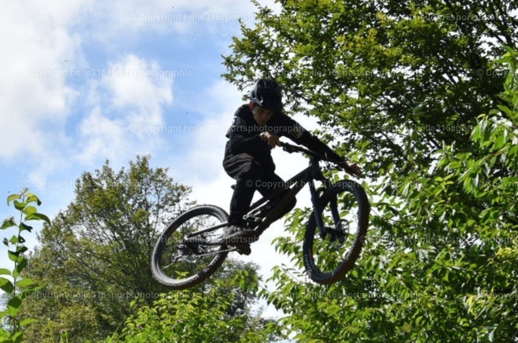 DSC_0022_1 | Sportfotografie , Motorsport, Motoross, Reitsport, Mointainbike, Enduro,
Landschaft , Outdoor, Eventfotografie, Landschaft, Bilder online bestellen - Realisiert mit Pictrs.com