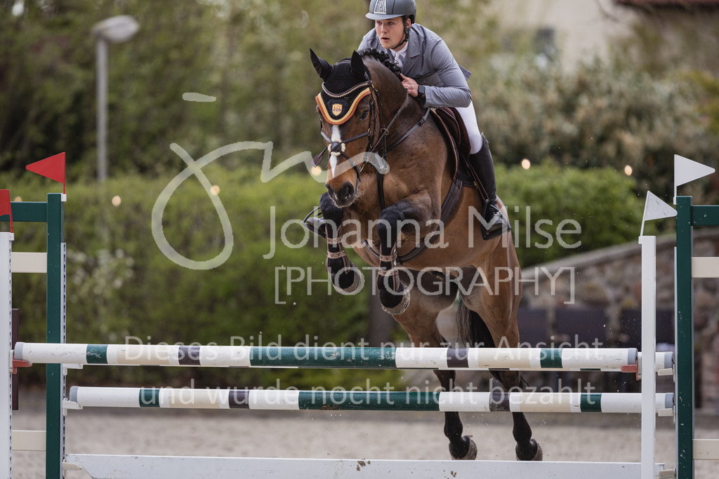 230426_HofSosath_Stil-L-525 | Deine schönsten Turniermomente als professionelle Fotos! Entdecke hochwertige Pferdesport-Fotografie im Online-Shop. Jetzt Fotos finden & bestellen!