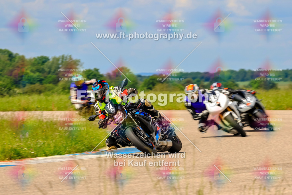 MotoTeam-0651 | Hier findet Ihr Bilder von Touristenfahrten auf der Nürburgring Nordschleife oder von anderen Veranstaltungen die ich besucht habe. Viel Spass beim Durch Schauen 