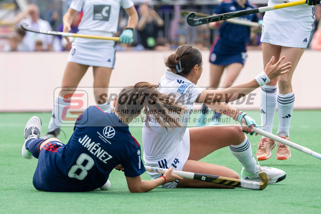 Final4_20240519-1204-0073 | Bonn, Deutschland, 19.05.2024: Lucia Jimenez Vicenter (Mannheimer HC), Selin Oruz (Duesseldorfer HC) in Aktion waehrend des Spiels der Deutsche Feldhockey-Meisterschaften 2024 zwischen Final 4 Damen Finale Düsseldorfer HC - Mannheimer HC im Bonner THV am 19.05.2024 in Bonn, Deutschland. (Foto von Stephan Fehrmann)

Bonn, Germany, 19.05.2024: Lucia Jimenez Vicenter (Mannheimer HC), Selin Oruz (Duesseldorfer HC) in action during the game of Deutsche Feldhockey-Meisterschaften 2024 between Final 4 Damen Finale Düsseldorfer HC - Mannheimer HC in Bonner THV at 19.05.2024 in Bonn, Deutschland. (Foto from Stephan Fehrmann)