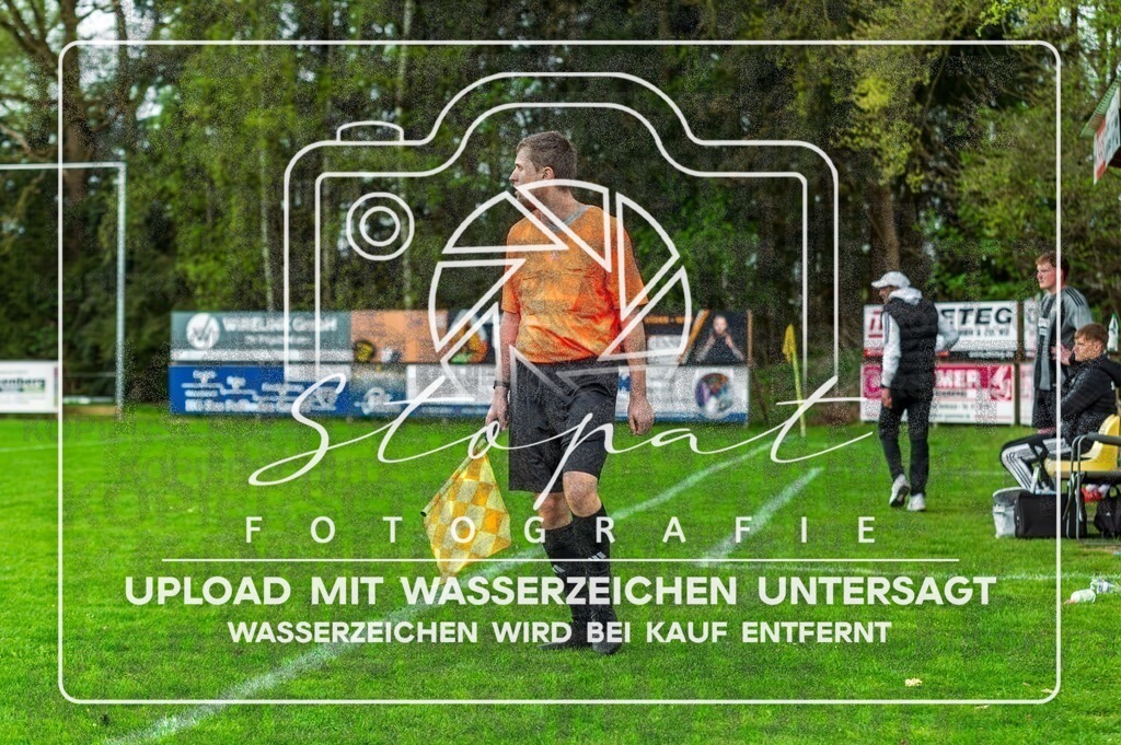 DZC_1294-Verbessert-RR | Sean Pfenning (Schiedsrichterassistent) beim Herren Kreisliga HK Spiel zwischen FG Fulde-Stellichte und TSV Wietzendorf im Fulder Zentralstadion, Fulde (Simon Paul Stopat) - Realisiert mit Pictrs.com
