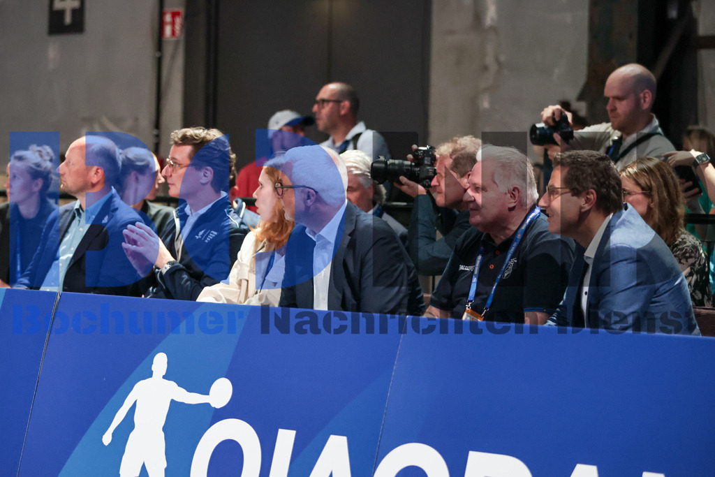 SES_TTG3X320250717-190 | bond - Realisiert mit Pictrs.com