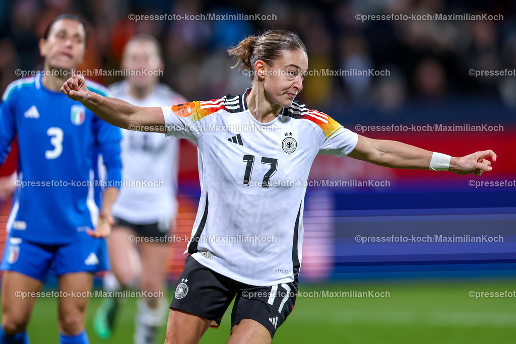 DFB02122401064 | 02.12.2024, Fußball Länderspiel Frauen, Deutschland - Italien, Vonovia-Ruhrstadion Bochum, Saison 2024 2025: Torjubel nach dem 1:1 Tor durch Felicitas Rauch (GER #17)DFB regulations prohibit any use of photographs as image sequences and or quasi-video.
