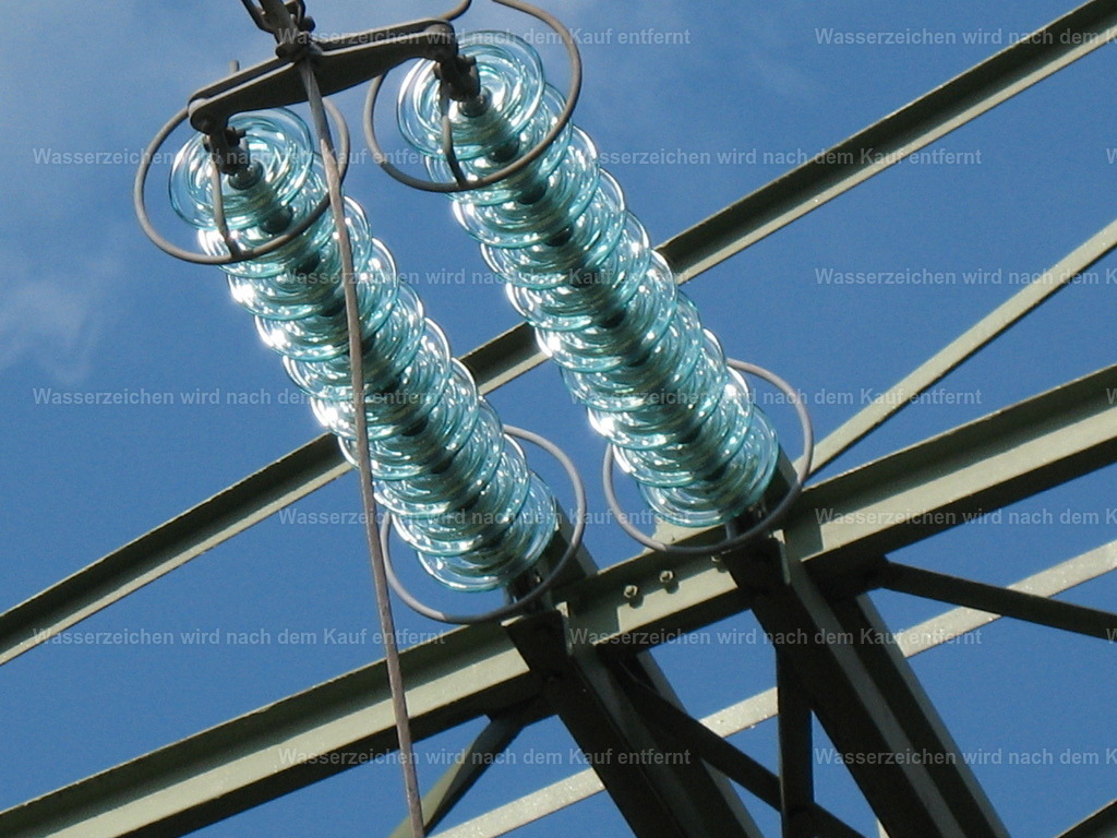 Isolator | Isolator am Hochspannungsmast - Realisiert mit Pictrs.com