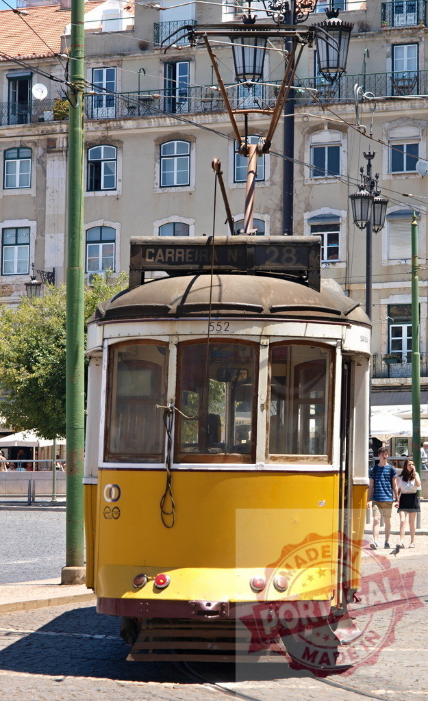 Yellow Lisbon Tram 28 waiting in the Alfama District | Yellow funicular tram number 28 waiting at a stop in the Alfama district of Lisbon, Portugal - Realisiert mit Pictrs.com