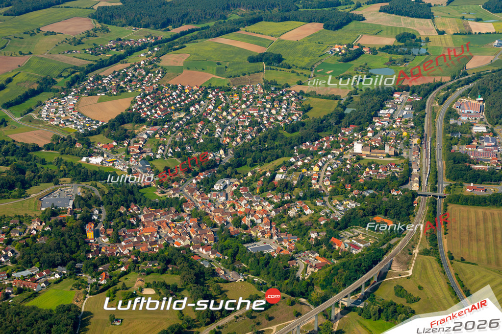Das Luftbild zeigt :  Emskirchen - Die Luftaufnahme wurde 2024 vom UL-Flugzeug aus erstellt ( keine Drohne ) - Hochauflösende Luftaufnahme - Für grossformatige Ausdrucke geeignet. Die Geschenkidee !Mit Lizenz und Bildrechte bestellbar