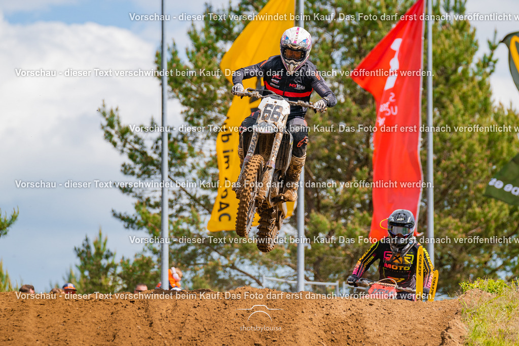 20260517_Templin-6609 | Sportfotografin aus Berlin-Brandenburg mit Fokus auf Motocross. Ich halte deine sportliche Leistung und echte Emotionen auf und neben der Strecke professionell fest. Entdecke die Fotos von deinem Rennen und bestelle sie direkt hier im Shop.