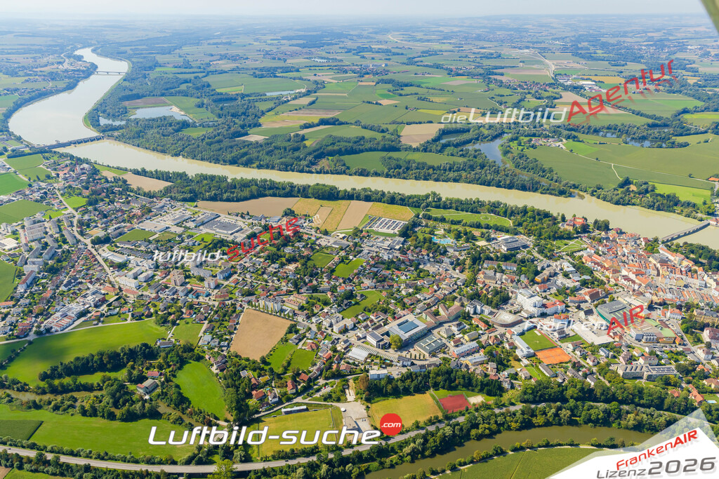 Luftaufnahme von  Schärding - Die Luftaufnahme wurde 2025 vom UL-Flugzeug heraus erstellt ( keine Drohne ) - Hochauflösende Luftaufnahme - für professionelle Ausdrucke geeignet. Die Geschenkidee !Mit Lizenz und Bildrechte bestellbar