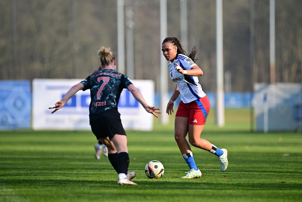 Fußball I Frauen I Saison 2024-2025 I 2. Bundesliga I 17. Spieltag I Hamburger SV - FC Bayern München II | Der Sportfotograf. - Realisiert mit Pictrs.com