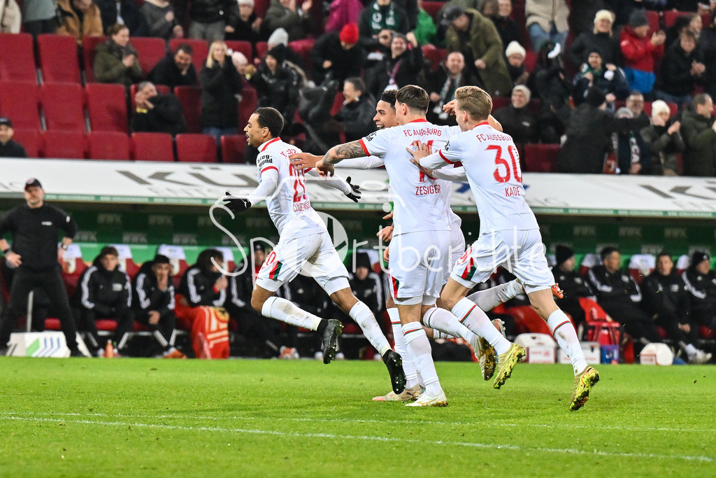 FC Augsburg - 1. FC Union Berlin | AUGSBURG, GERMANY - 15. JANUARY: Jubel der Hausherren nach dem Treffer zum 1-0 druch Alexis Julian CLAUDE-MAURICE (FC Augsburg 20) / Tor / Torschuetze / Freude / Happy während dem Bundesligamatch zwischen dem FC Augsburg und dem 1. FC Union Berlin am 17. Spieltag in der WWK-Arena / DFL REGULATIONS PROHIBIT ANY USE OF PHOTOGRAPHS AS IMAGE SEQUENCES AND/OR QUASI-VIDEO