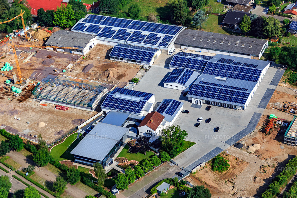 Luftbild: Quartier Lanzet mit Hagebau Kompakt - Gillet Baustoffe GmbH in Herxheim bei Landau im Bundesland Rheinland-Pfalz in Deutschland. Foto: IMG_081018.jpg vom 14.06.2015 durch Werner Riehm/FLY-FOTO.deGillet Webseite