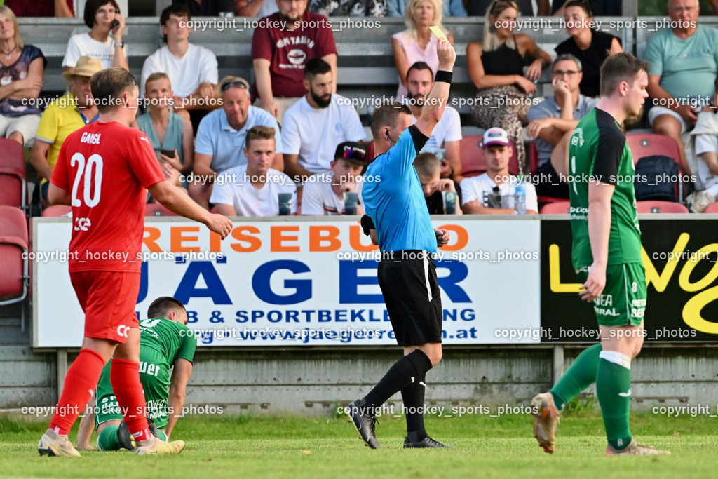 FC Lendorf vs. SC St.Veit | #20 Fabian Christian Gangl St.Veit, Christof Perchtold Referee, Gelbe Karte, FC Lendorf vs. SC St.Veit, FC Lendorf vs. SC St.Veit am 17.08.2024 in Lendorf (Thomas Morgenstern-Arena), Austria, (Photo by Bernd Stefan)