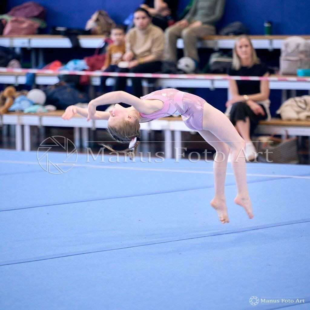 2024-04-30-2-2-A-DSC01101 | Professionelle Sportfotografie in Hamburg, Schleswig-Holstein und Niedersachsen – spezialisiert auf Rhönrad, Geräteturnen, Leistungsturnen und rhythmische Sportgymnastik. Bundesweite Begleitung von Rhönrad-Events. Jetzt Sport-Fotos - Realisiert mit Pictrs.com