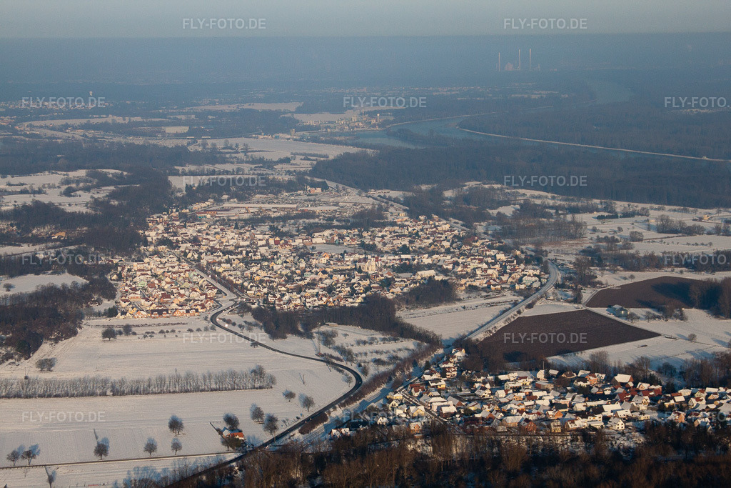 Luftbild: Ortsansicht in Munchhausen im Bundesland Bas-Rhin in Frankreich. – Foto: IMG_36631.jpg vom 05.01.2011 durch Werner Riehm/FLY-FOTO.de – Auflösung des Originals: 4752 x 3168 px