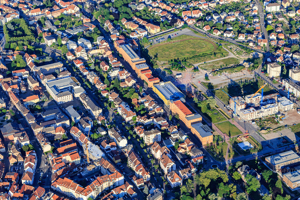 Aerial view: Rue de la Redoute and Eco Quartier Thurot in the district Bildstoeckel Ouest in Hagenau in the state Bas-Rhin, France. – Photo: IMG_115477.jpg taken on 06/16/2019 by Werner Riehm/FLY-FOTO.com – Resolution of the original: 5085 x 3390 px