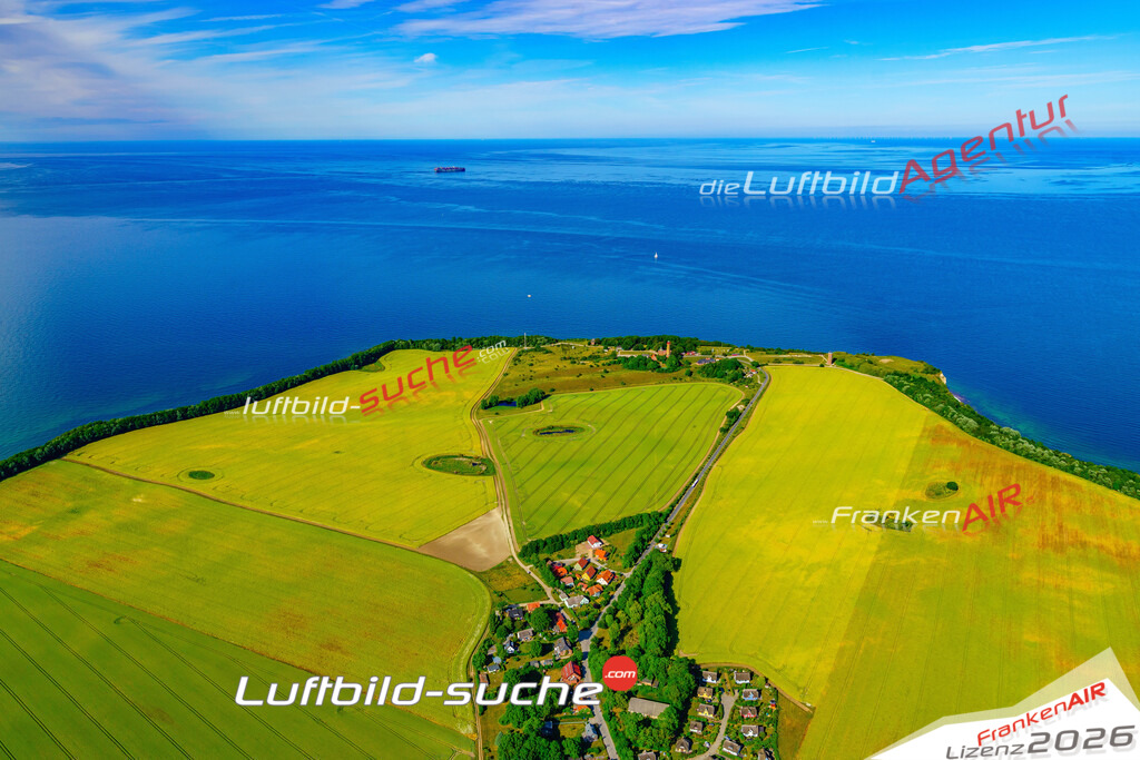 Die Luftbildaufnahme Kap Arkona - Putgarten wurde 2018 mittels Flugzeug (keine Drohne) erstellt. Perfekte Schärfe und Druck- Auflösung- Garantiert!