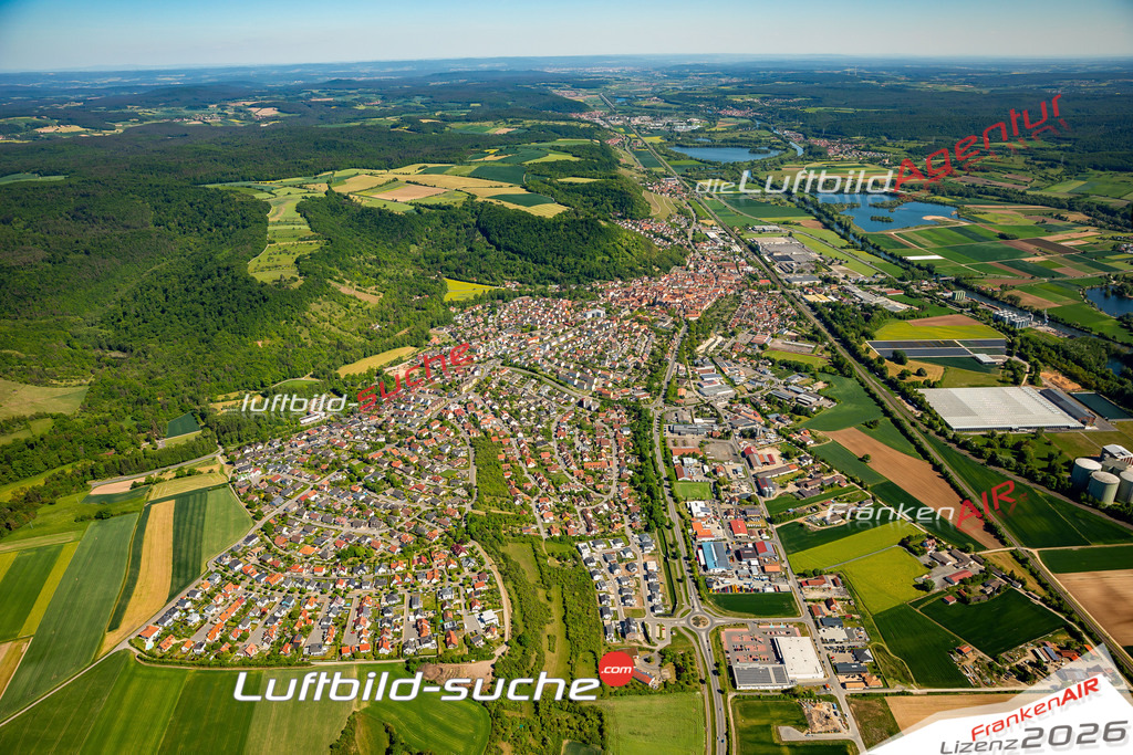 Luftaufnahme der Stadt Zeil am Main - Die Luftaufnahme wurde 2025 vom UL-Flugzeug heraus erstellt ( keine Drohne ) - Hochauflösende Luftaufnahme - für professionelle Ausdrucke geeignet. Die Geschenkidee !Mit Lizenz und Bildrechte bestellbar