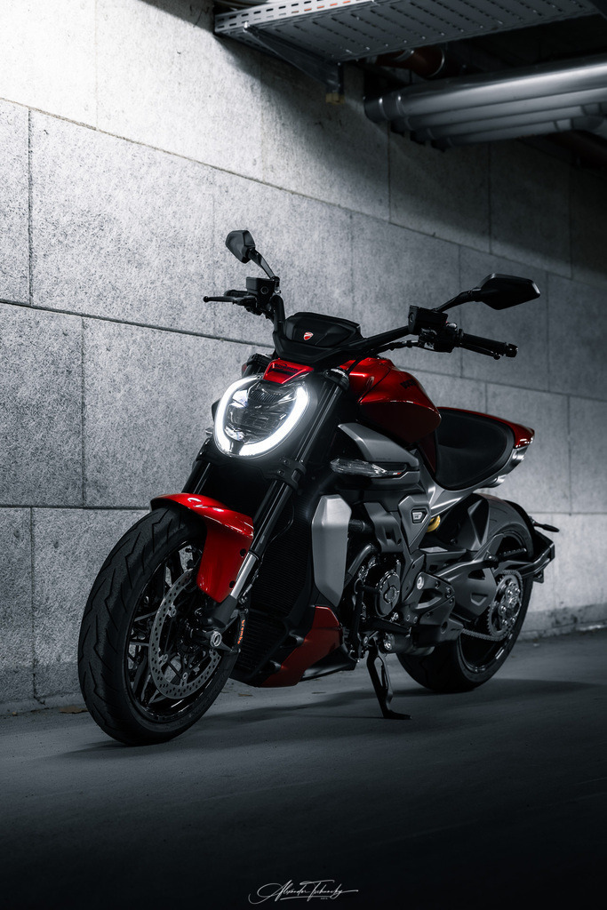 Ducati xDivael V4 | Entdecken Sie die faszinierende Welt von Alexander Tschuncky Arts: Kreative Fotografie, atemberaubende Automobilkunst und hochwertiger Bilderdruck. Lassen Sie sich inspirieren! - Realisiert mit Pictrs.com