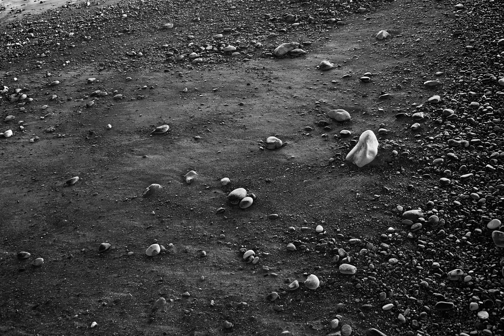 GC-Steinstrand_blackBeach_0127 | Beegebilder online. 
BIldarchiv von Beege Fotodesign mit ausgewählten Werken, die sich besonders gut für die Dekoration Ihrer Räume oder Wände eignen. 