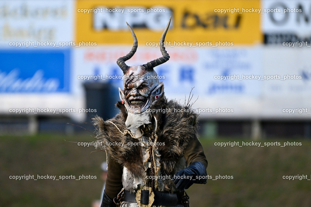 FC ASKÖ Gmünd vs. SV Rapid Lienz | Perchtengruppe, FC ASKÖ Gmünd vs. SV Rapid Lienz, FC ASKÖ Gmünd vs. SV Rapid Lienz am 09.11.2025 in Ferlach (Ballspielhalle Ferlach), Austria, (Photo by Bernd Stefan)