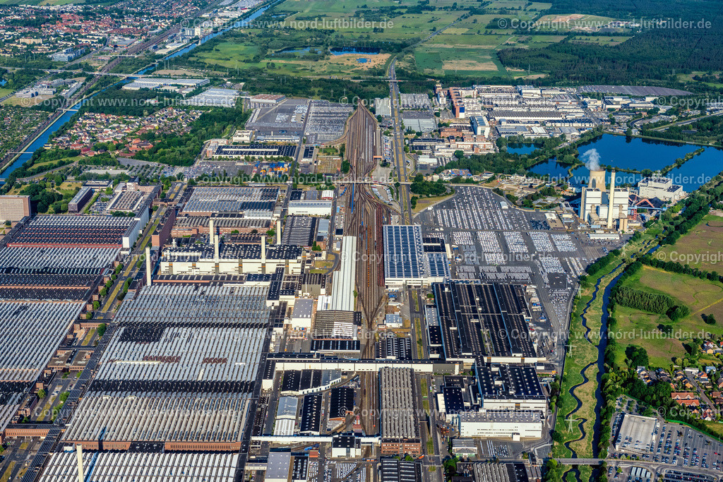 Wolfsburg_VW_Werk_Volkswagen_ELS_3671050623 | WOLFSBURG 05.06.2023 Blick auf das VW - Werksgelände Forschung &amp; Entwicklung der Volkswagen AG an der VW-Straße an der VW-Mittelstraße in Wolfsburg im Bundesland Niedersachsen. Weiterführende Informationen bei: VOLKSWAGEN AG. // View of the VW - factory premises research &amp; development of Volkswagen AG on street VW-Mittelstrasse in Wolfsburg in the state of Lower Saxony. Further information at: VOLKSWAGEN AG. Foto: Martin Elsen