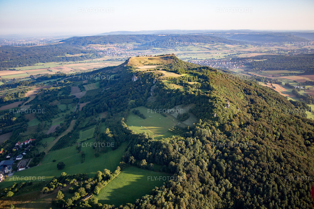 Luftbild: Walberla-Gipfel in Wiesenthau im Bundesland Bayern in Deutschland. Foto: IMG_092626.jpg vom 07.08.2016 durch Werner Riehm/FLY-FOTO.de