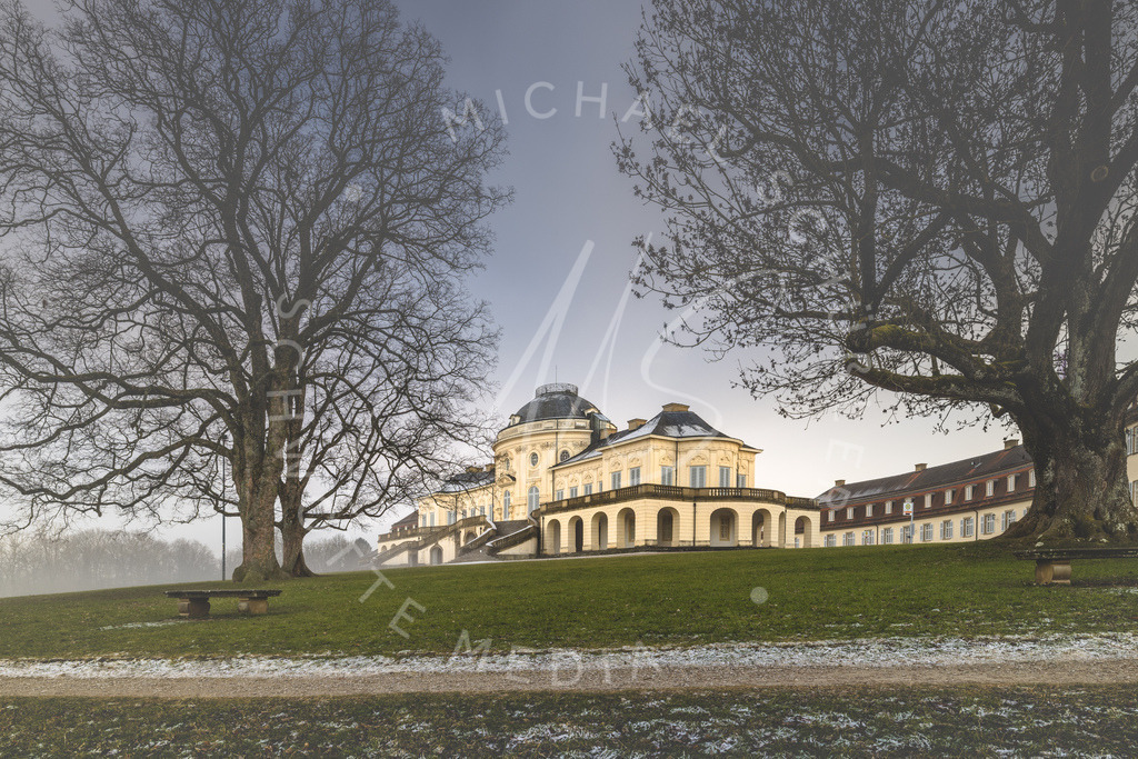 2025-01-20 Schloss Solitude Nebel Sonnenuntergang 014 | Schwotte Media - Realisiert mit Pictrs.com