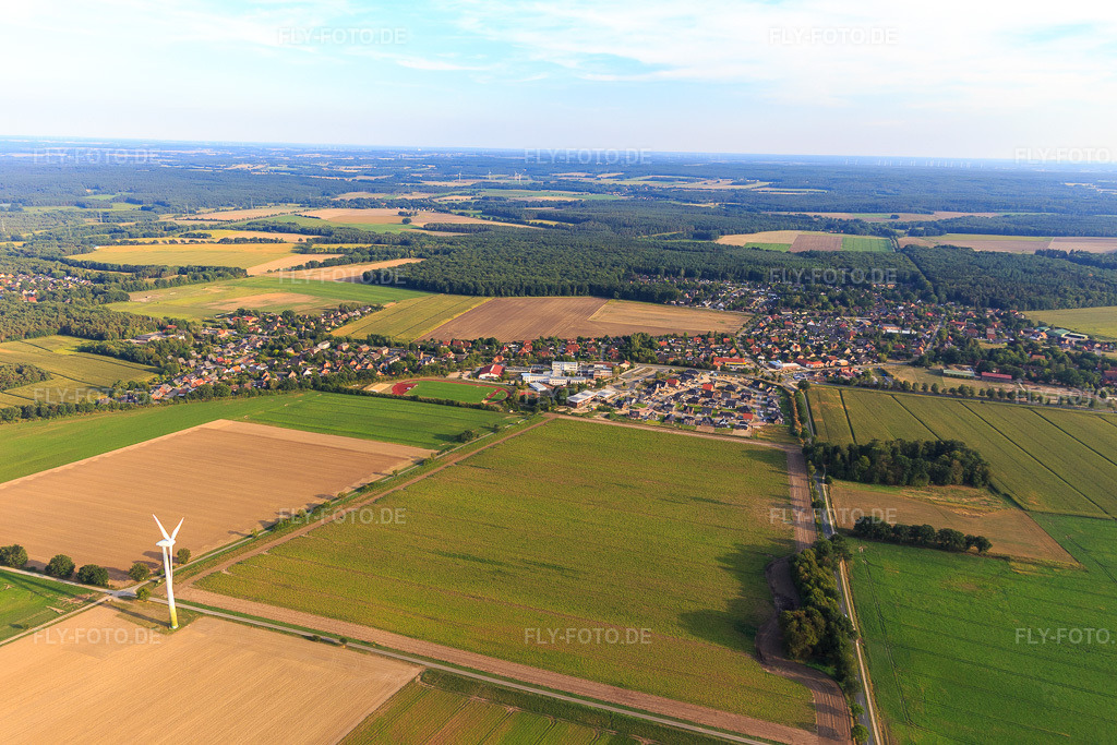 Luftbild: Ortsansicht aus Norden in Embsen im Bundesland Niedersachsen in Deutschland. Foto: IMG_110041.jpg vom 16.08.2018 durch Werner Riehm/FLY-FOTO.de