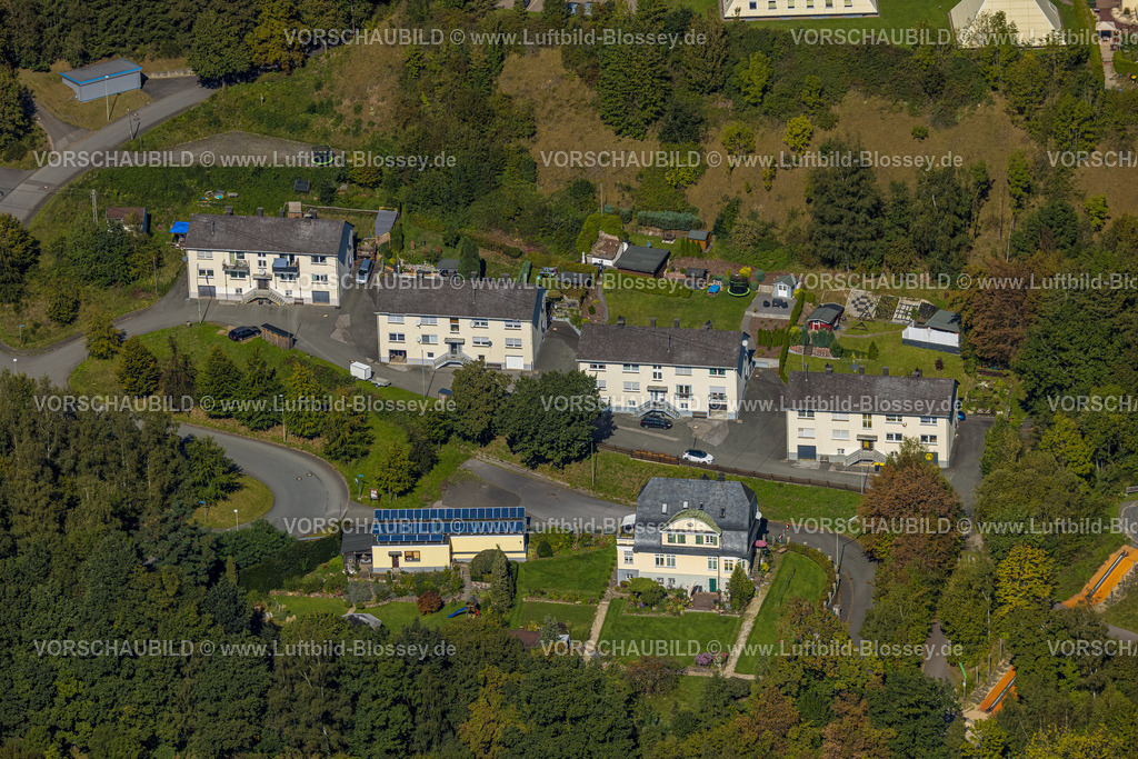 Lennestadt230910651Meggen | Luftbild, Wohnsiedlung Reihenhäuser Barbarastraße, Meggen, Lennestadt, Sauerland, Nordrhein-Westfalen, Deutschland