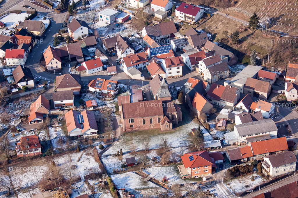 Winterlich schneebedeckte Kirchengebäude im Dorfkern | Luftbild: Winterlich schneebedeckte Kirchengebäude im Dorfkern im Ortsteil Neuenbürg in Kraichtal im Bundesland Baden-Württemberg in Deutschland. Foto: IMG_48725.jpg vom 06.02.2012 durch Werner Riehm/FLY-FOTO.de - Realisiert mit Pictrs.com