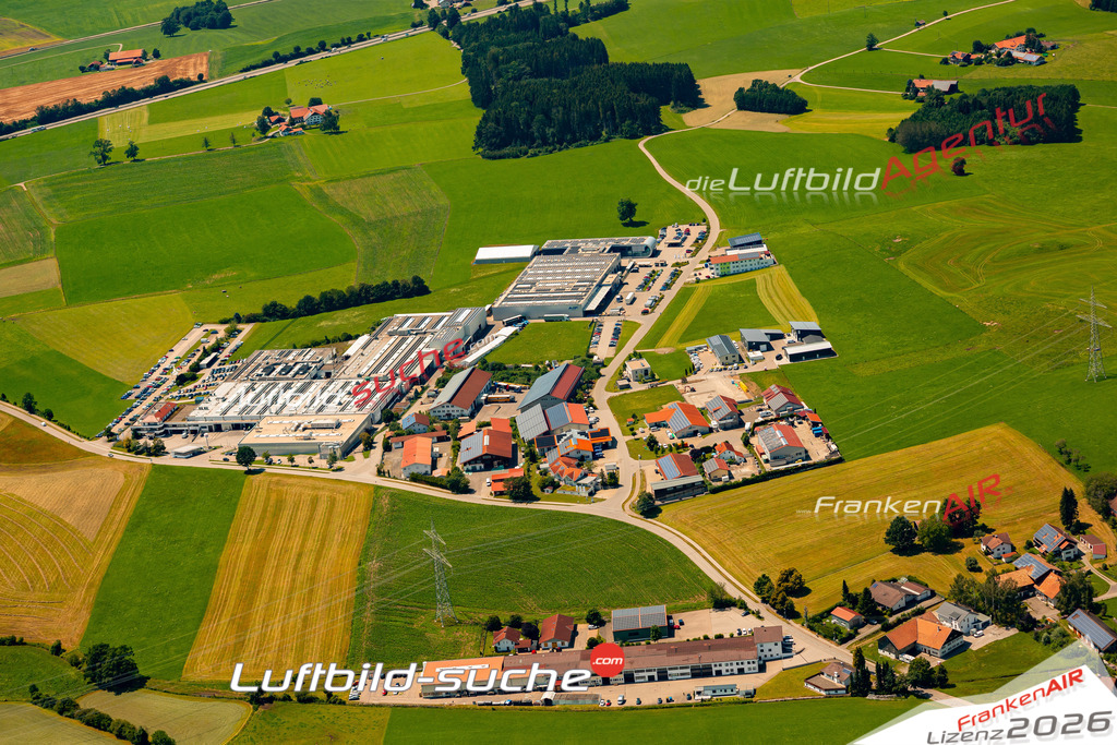 Das Luftbild zeigt :  Haldenwang - Die Luftaufnahme wurde 2024 vom UL-Flugzeug aus erstellt ( keine Drohne ) - Hochauflösende Luftaufnahme - Für grossformatige Ausdrucke geeignet. Die Geschenkidee !Mit Lizenz und Bildrechte bestellbar