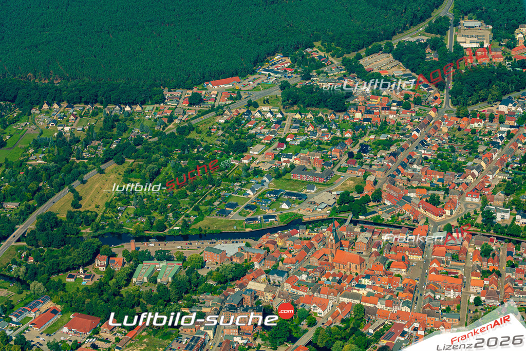 Luftbild Grabow - Die Luftaufnahme wurde 2025 vom UL-Flugzeug heraus erstellt ( keine Drohne ) - Hochauflösende Luftaufnahme - für professionelle Ausdrucke geeignet. Die Geschenkidee !Hier alle&nbsp;Infos zur Lizenzierung der LuftaufnahmeWir fliegen auch dieses Jahr wieder in Ihre Region um Luftbilder zu erstellen.- Luftbild anfragen
