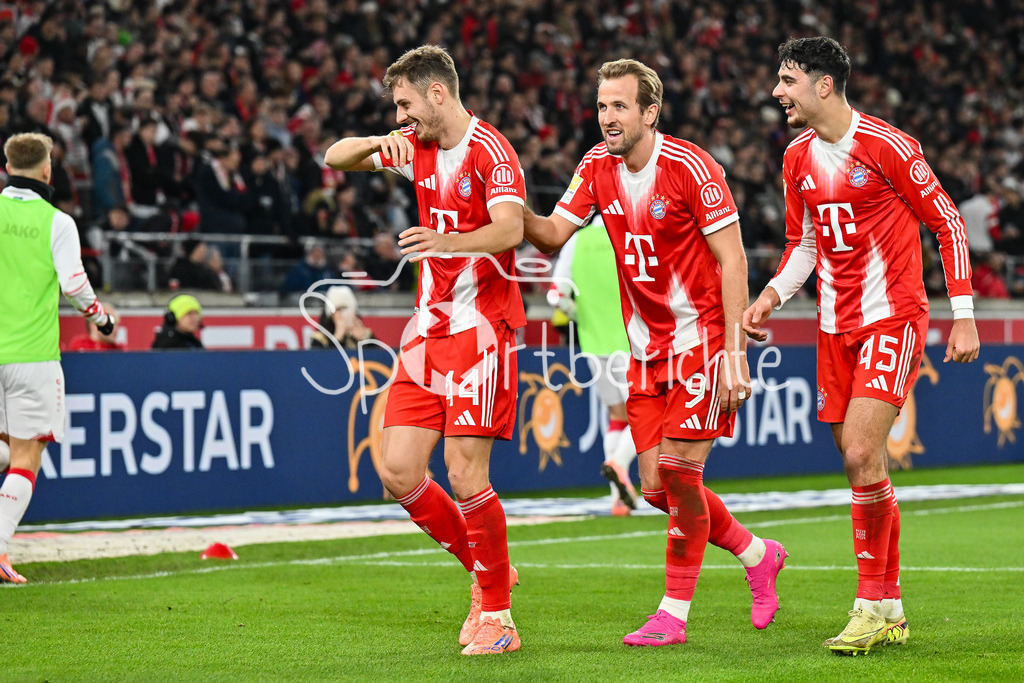 VfB Stuttgart - FC Bayern München | STUTTGART, GERMANY - 06. DECEMBER: Jubel der Bayern nach dem Treffer zum 0-3 durch Josip STANISIC (FC Bayern Munich 44) / Tor / Torschuetze / Freude / Happy während dem Bundesligamatch zwischen dem VfB Stuttgart und dem FC Bayern München am 13. Spieltag in der MHP Arena / DFL REGULATIONS PROHIBIT ANY USE OF PHOTOGRAPHS AS IMAGE SEQUENCES AND/OR QUASI-VIDEO