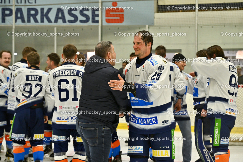 ESC Sparkasse Steindorf Meister 2025/26 | #28 Bacher Stefan ESC Steindorf, Sektionsleiter ESC Steindorf Hans Tschernutter, Jubel ESC Steindorf Mannschaft, ESC Sparkasse Steindorf Meister 2025/26, ESC Sparkasse Steindorf Meister 2025/26 am 08.03.2026 in Althofen (Stadthalle Althofen), Austria, (Photo by Bernd Stefan)