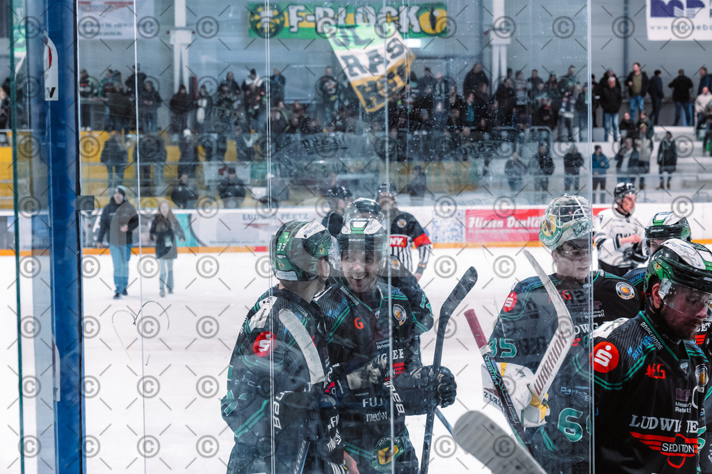Alligators_vs_Passau_03_12_2025-38 | Höchstadt Alligators Fotogalerie: Eishockey-Action aus Franken. Professionelle Spielfotos, Portraits & Stadionbilder zum Download. Jetzt entdecken! - Realisiert mit Pictrs.com