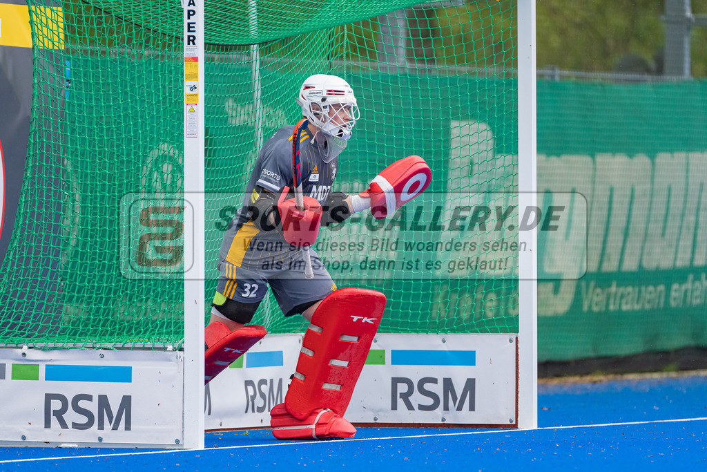 HK_20230422_107094 | 1. Bundesliga Herren Crefelder HTC - Düsseldorfer HC am 22.4.2023 Krefelder HTC ( CHTC ), Krefeld , Zickler Anton Torwart ( Düsseldorfer HC #32 )