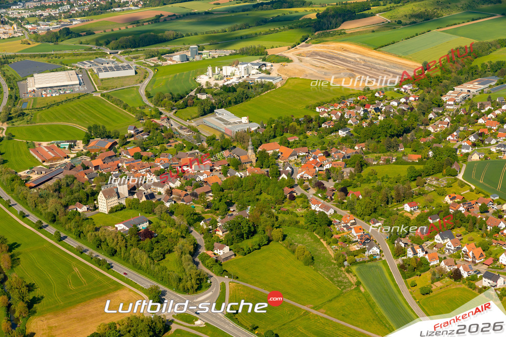 Das Luftbild zeigt :  Großheirath - Die Luftaufnahme wurde 2024 vom UL-Flugzeug aus erstellt ( keine Drohne ) - Hochauflösende Luftaufnahme - Für grossformatige Ausdrucke geeignet. Die Geschenkidee !Mit Lizenz und Bildrechte bestellbar