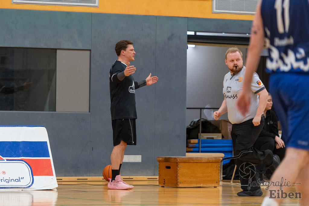 Wattworms Edewecht-Lions Ofenerdiek | Wattworms Edewecht (weiß)-Lions Ofenerdiek (blau) am 22.02.2026 in Edewecht (Heinz-zur-Jührden-Halle); Photo: Philip Eiben 2025 - Realisiert mit Pictrs.com