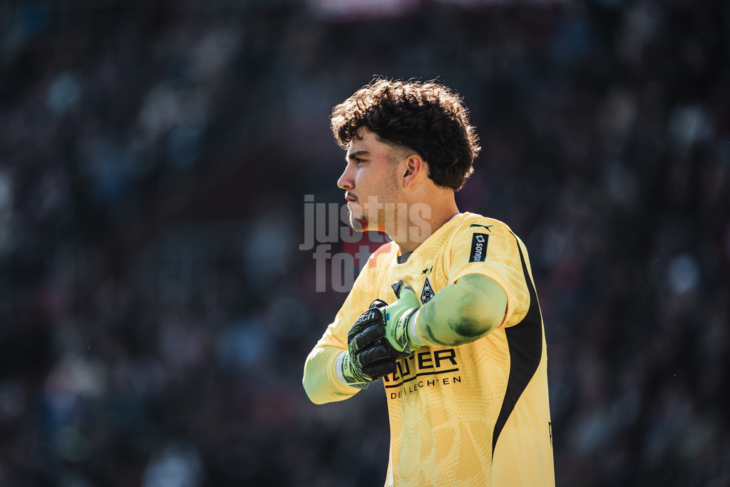 Fußball | Männer | Saison 2024/2025  | Fußball-Bundesliga | 28. Spieltag | FC St. Pauli vs. Borussia Mönchengladbach | 06.04.2025 | Tiago Pereira Cardoso (#42, Borussia Mönchengladbach)