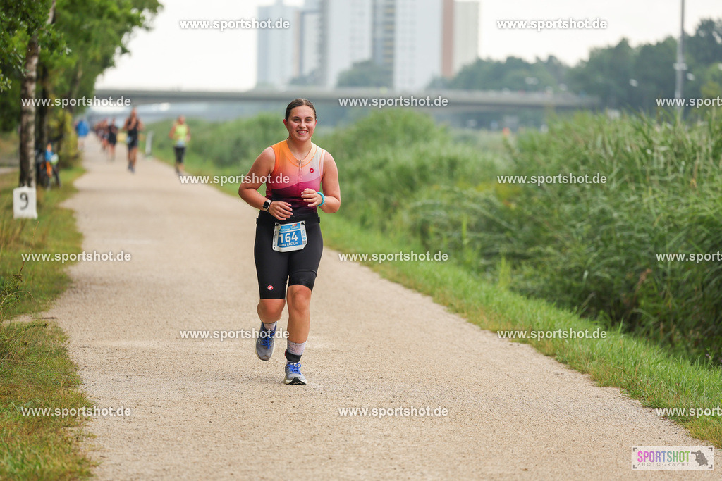 LUR_1843 | 34. M-net Erlanger Triathlon 2025 #erlangertriathlon  #mnettriathlon2025 #mnettriathlon #team #olympischedistanz #mitteldistanz #triathlon #maindonaukanal  #erlangertriathlon2025 #yourpictrs #tv1848 #tv1848erlangen  #triathlonbayern #sportinerlangen #demsportverbunden #sportshot_your_pictrs Copyright: www.sportshot.de