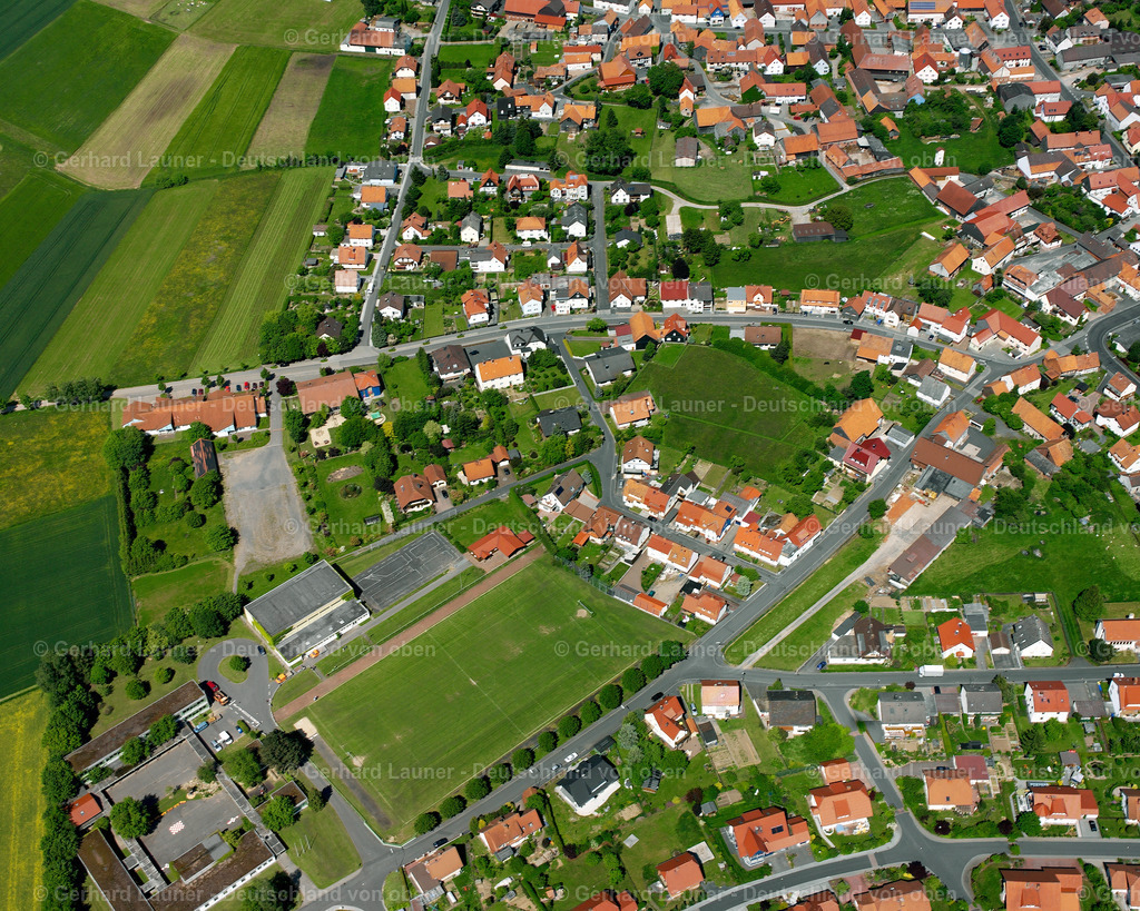 2615828 | MAAR 09.06.2006 Wohngebiet einer Einfamilienhaus- Siedlung  in Maar im Bundesland Hessen, Deutschland // Single-family residential area of settlement  in Maar in the state Hesse, Germany Foto: Gerhard Launer