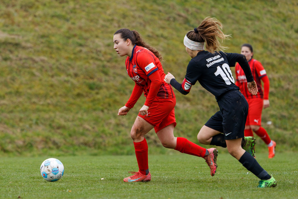 HOHFCH_251109_9550 | 1.FC Heidenheim 1846 II vs. GAST, Fußball, Frauen, Bezirksliga, 2025/2026, X. Spieltag, 03.10.2025 in Heidenheim, Kunstrasen b. Voith-Arena West(Foto: Michael Bulling) - Realisiert mit Pictrs.com