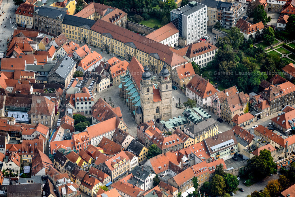 4060315 | BAYREUTH 07.09.2021 Kirchengebäude der Stadtkirche Heilig Dreifaltigkeit im Stadtzentrum in Bayreuth im Bundesland Bayern, Deutschland. // Church building of the Stadtkirche Heilig Dreifaltigkeit in the city center of Bayreuth in the state Bavaria, Germany. Foto: Gerhard Launer