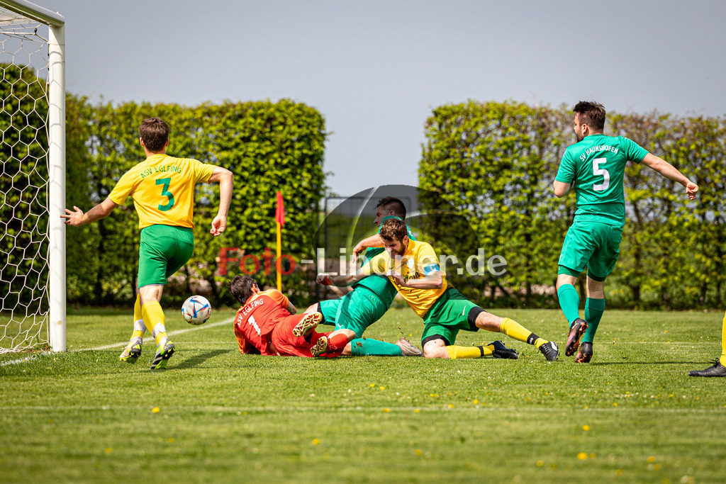 ASV Eglfing gegen SV Haunshofen | Fußball Kreisklasse Herren Oberbayern Zugspitze Gruppe 3 2025/26, ASV Eglfing gegen SV Haunshofen, 20250427,Torchance Stefan STEIGENBERGER (SV Haunshofen Kapitän 13),2025-04-27 in Eglfing (Sportanlage Eglfing), Michael KAUNAT (ASV Eglfing Goalie 1), Stefan STEIGENBERGER (SV Haunshofen Kapitän 13), Thomas ERTL (ASV Eglfing Kapitän 5)Copyright: WolfgangxLindner www.foto-lindner.de